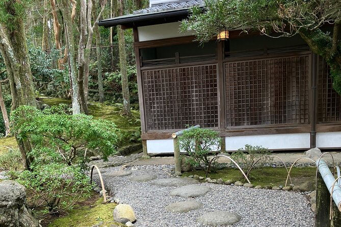 Nara: Essential Private Tour with Deer Park and Temples - Nara Park: Deer Encounters, Walking Time, and Mountain Views