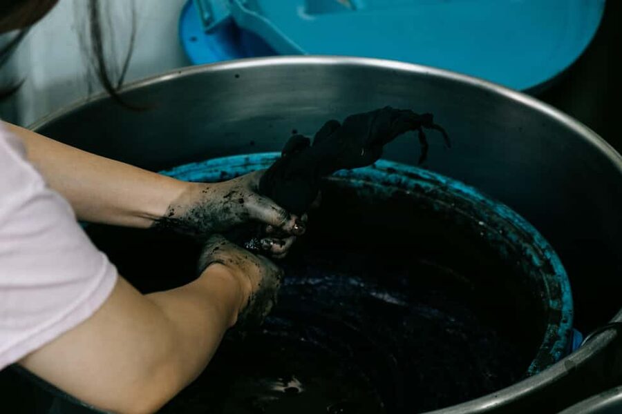 Natural Indigo Dyeing with Local Masters (Private Atelier) - Aizome and Sukumo: Why the Color Turns Blue After You Work