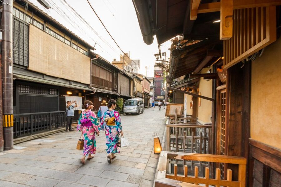 Night Walk in Gion: Kyoto's Geisha District - Meeting point at Gion Omoide Museum near Izutsu Yatsuhashi