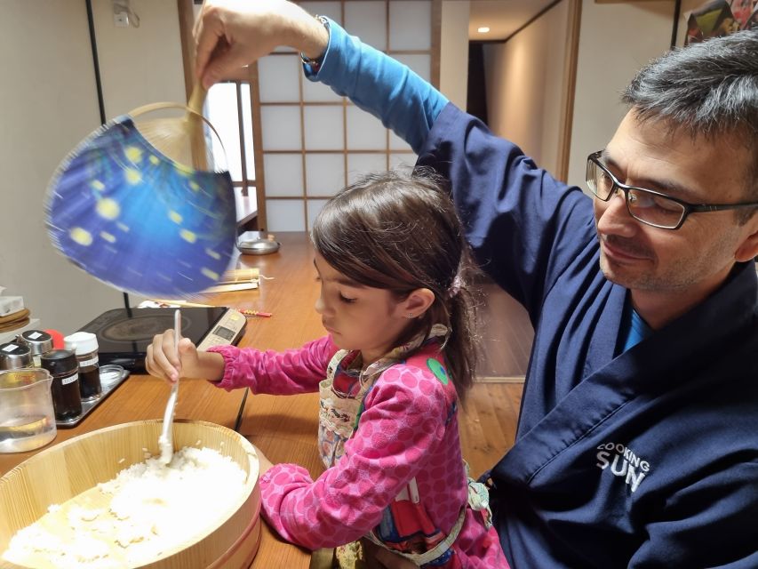 Nishiki Market Food Tour with Cooking Class - Nishiki Market, from chaos to a clear plan