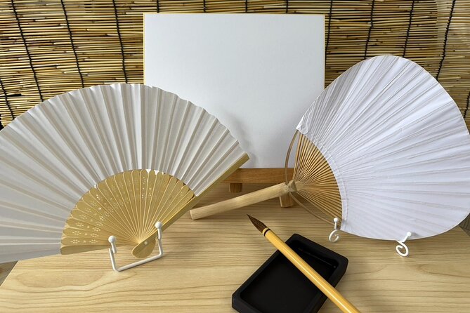 【OKADA】Kyoto Japanese calligraphy experience (shodo) - Optional souvenirs: sensu and uchiwa calligraphy