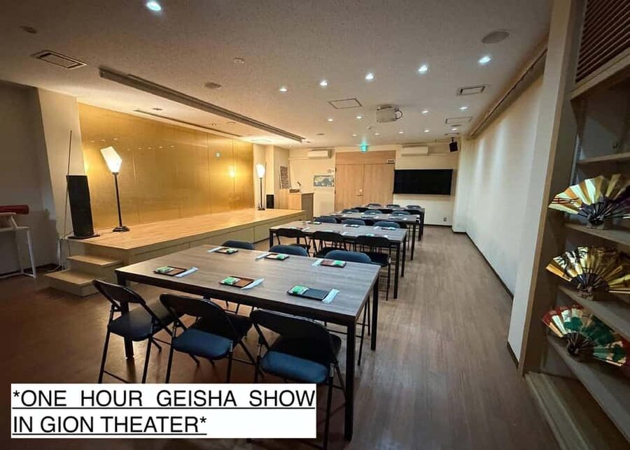 One Hour Geisha Show in Kyoto - Starting point and timing: how to make the first 10 minutes painless