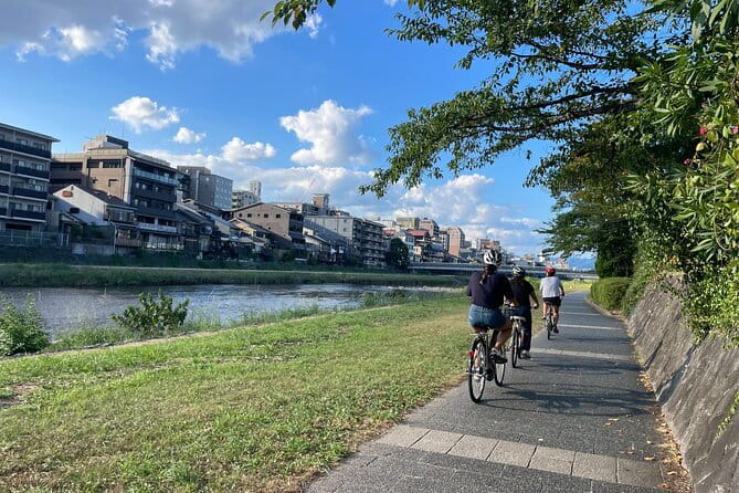 Pedal Adventure Kyoto E-Bike tour : True Kyoto Avoid the crowds - Why “True Kyoto” works better on an e-bike