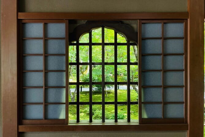 Pedal Adventure Kyoto E-Bike tour : True Kyoto Avoid the crowds - Meeting point at Raku-chari Sanjo: start simple, start close