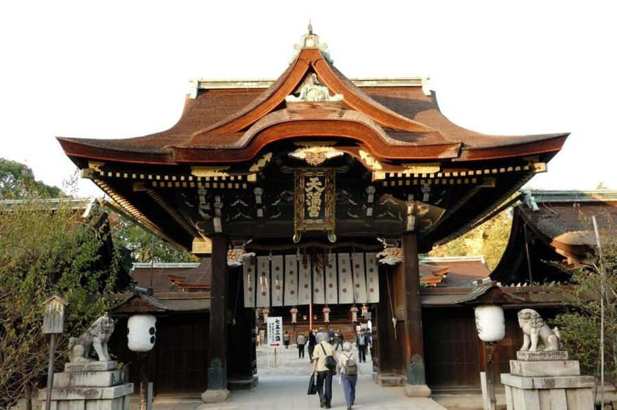 Pedal through Kyoto's Past: A Private Biking Odyssey - Kinkaku-ji’s Golden Pavilion: More Than a Photo Moment