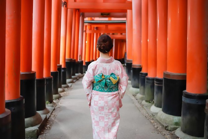 Photo Shoot with a Private Vacation Photographer in KYOTO, JAPAN - Stop 4: Pontocho, for moody street vibes