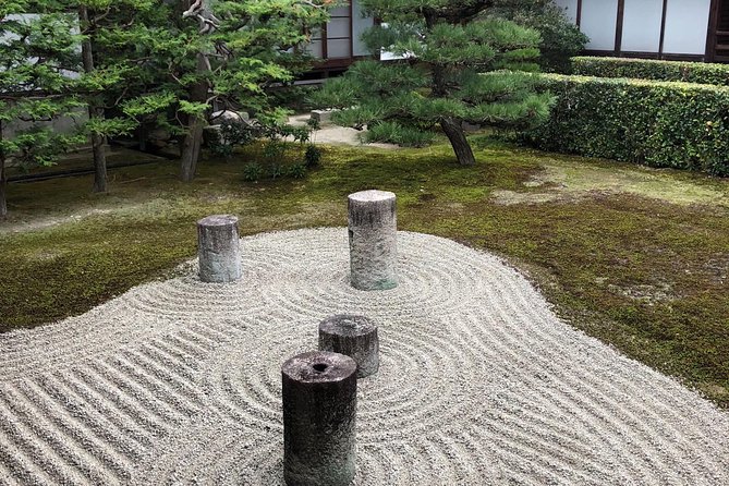 Private car tour in Kyoto (up to 4) - Sanjusangen-do: seeing the 1,000 statues without getting lost in the crowd