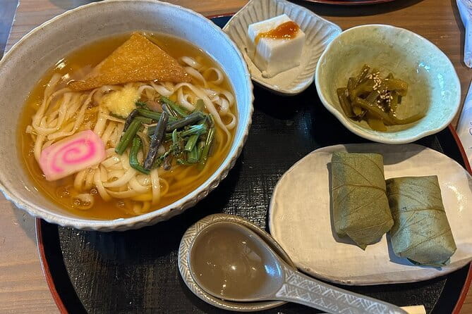 Private Guided Half-Day Walking Tour in Yoshinoyama - How the private format lets you customize without losing the core experience