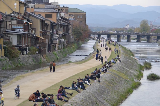Private Highlights of Kyoto Tour - Southeast Kyoto: sake at Gekkeikan, torii at Fushimi Inari, and Kiyomizu-dera views