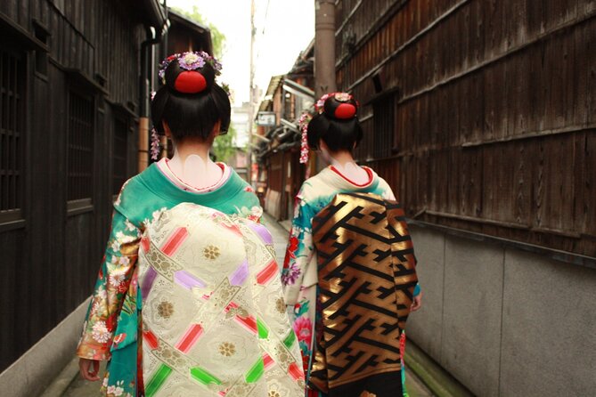 Private Kyoto Geisha Districts Walking Tour - Getting oriented near Gion-Shijo, then switching gears to Zen