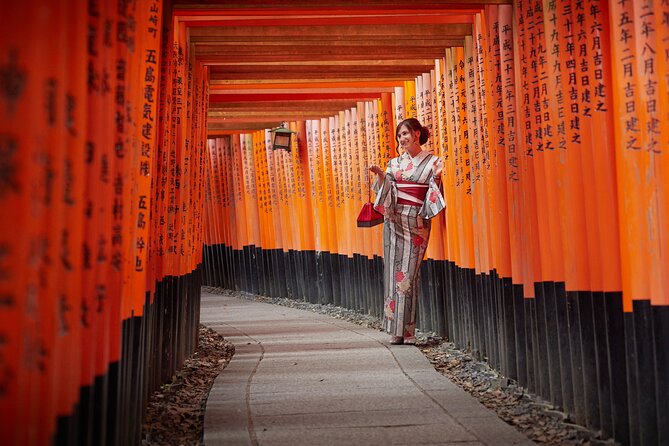 Private photo shoot & walk in Kyoto - Professional photo shoot - Sannenzaka Ninenzaka: Steps, Slopes, and Photogenic Texture
