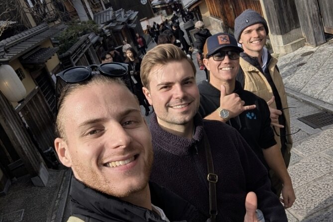 Private Walking Tour in Gion and Higashiyama - Hokan-ji Temple (Yasaka Pagoda) and the old-town streets around it
