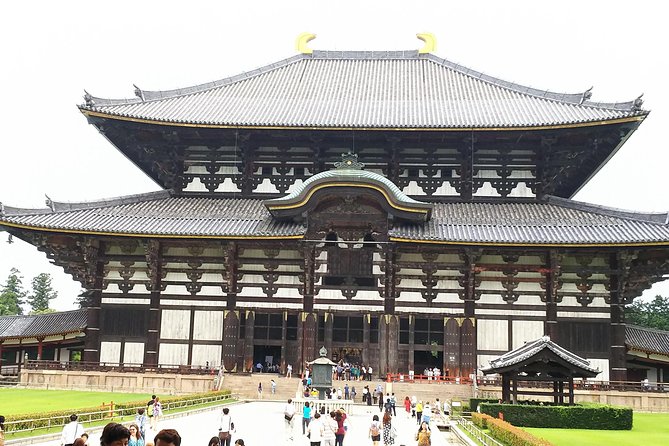 Relax in Nara: Deer Park, Todai-ji Temple and Merchants' Town - Entering Todai-ji, Southern Gate to Main Hall