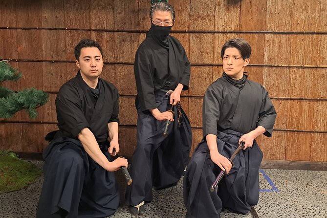 Samurai Sword Experience (Family Friendly)at SAMURAI MUSEUM KYOTO - Your sword lesson: demonstration, then practice with a wooden sword