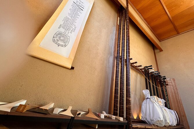 Shamisen Experience in Kyoto 【Private】 - The English-first lesson flow, from tuning to a traditional song