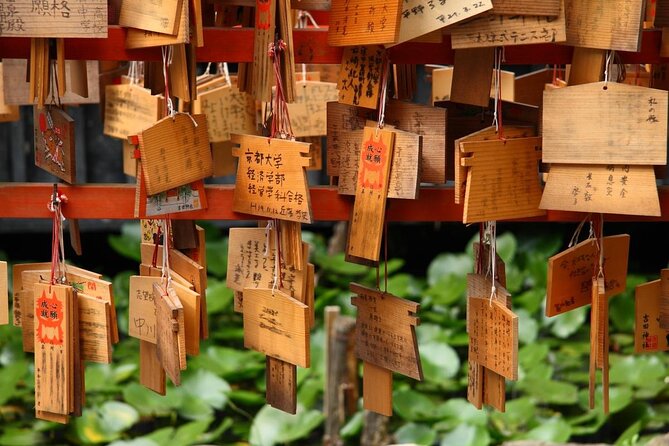 Takashi's local food adventure through Gion Kyoto tips of Ramen - Yasaka Shrine: free, symbolic, and tied to entertainment culture