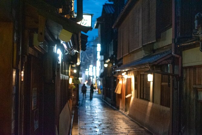 Takashi's local food adventure through Gion Kyoto tips of Ramen - Maiko and Geisha: what you might see, and how to act