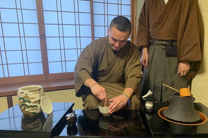 Tea Ceremony in 150 Years Old Townhouse with Tables and Chairs - How the ceremony runs: from explanation to your own cup