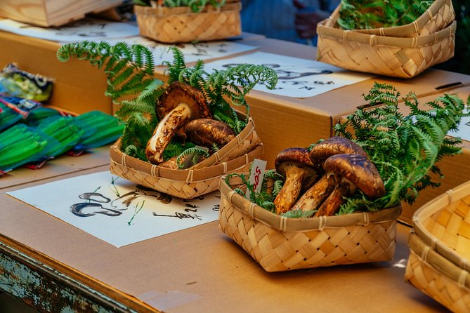 The Award-Winning PRIVATE Food Tour of Kyoto: The 10 Tastings - Start in central Kyoto: the meeting point and how the 3-hour walk works