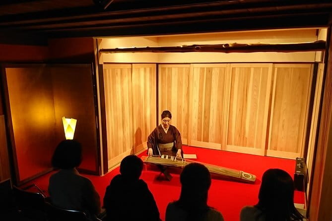 Traditional Japanese Music show & Experience Tour in Kyoto - What the instructors do with beginners (and why it works)