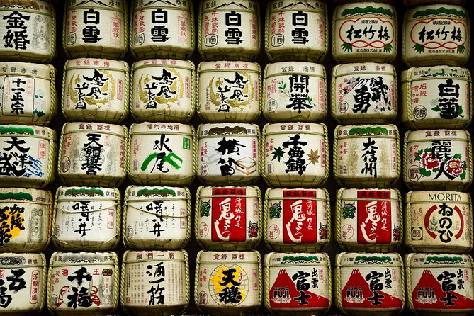 Village to village walk: Japan's oldest road, Yamanobe ancient trail (Private) - Starting in Naramachi: shops, crafts, and everyday culture